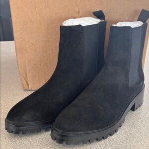 Quince Chelsea Boot for Women
New without box